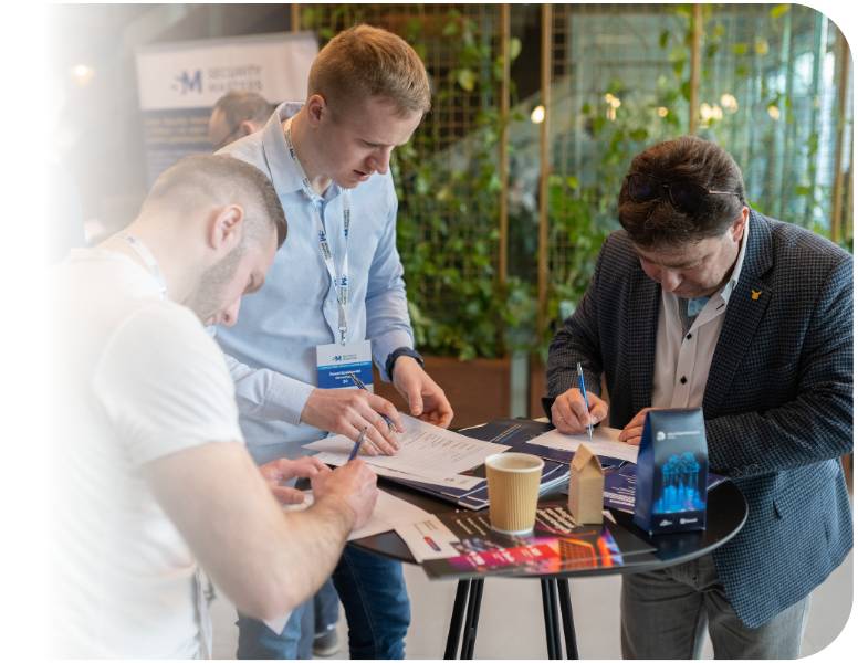Przy stole na konferencji Security Masters